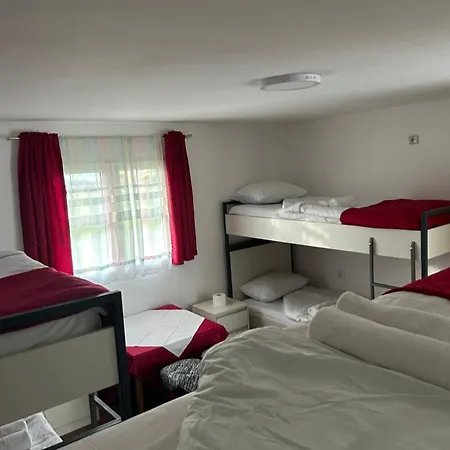 Sneza אכסניה פודגוריצה